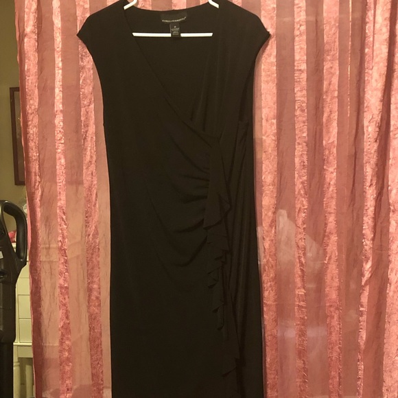 Pretty dress! - Picture 1 of 2